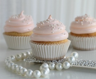 Lovely Peach Cupcakes