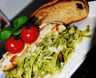 pasta med hjemmelaget pesto og bakte trøffeltomater