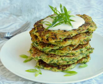 Sunne squash fritters med vårløk