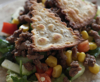 Taco med hjemmelaget guacamole, spinatsalat og tortilla chips!