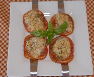 Fredagstapasen; Tomatskiver med parmesanlokk