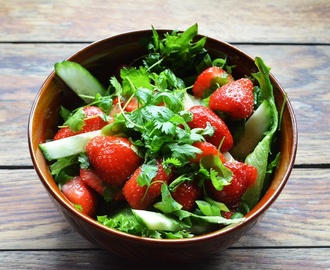 Jordbærsalat med balsamico-dressing