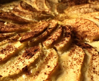 Oppskrift :: Eplekake med innebakt vaniljesaus :: Tarte aux pommes Alsacienne