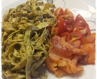 Fersk pasta med pesto.