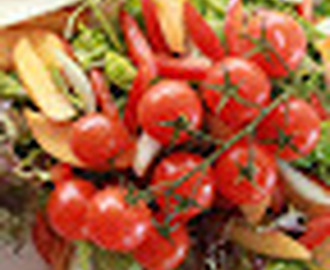 Salat med nektariner og sitrusdressing