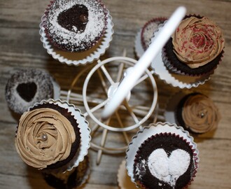 Cupcakes med sjokoladebiter og melkesjokoladekrem