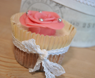 Cupcakes med marsipanrose