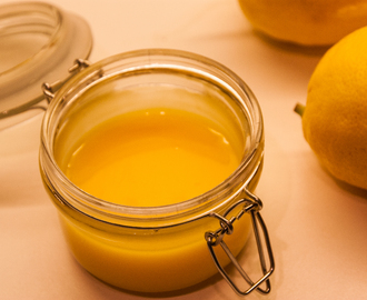 Latterlig lett lemon curd