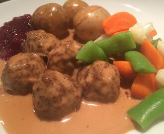 Köttbullar med lingonsås