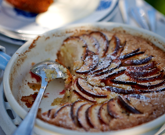 Knäckig Äppelkaka med rårörd vaniljkräm