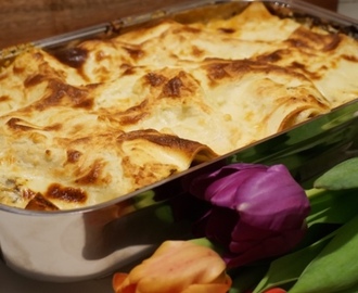 Vegetarisk lasagne med fetaost, spenat och oliver