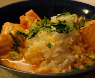 Laxgryta med röd curry och kokos