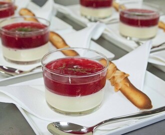 Panna Cotta med Rabarberconsommé