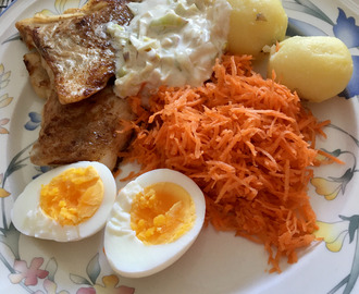 Stekt torsk med purjolökssås och kokt ägg
