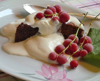 Gluten - och mjölkfri kladdkaka med dadlar, mandelsmör och kakao