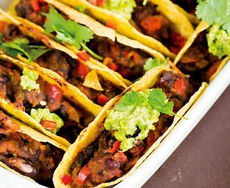 Bakade vegetariska tacos med ärtkräm