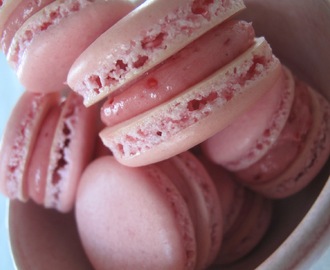 Rosa Macarons med hallonsmörkräm