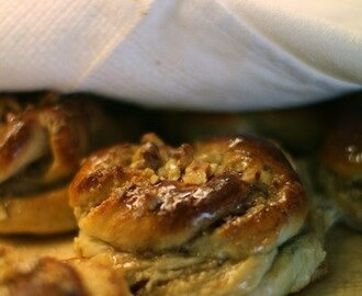 Valnötsbullar med lönnsirap