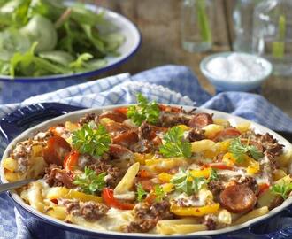 Pastagratäng med köttfärs och kryddig korv