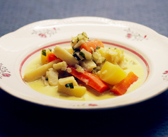 Grönsakssoppa med polska saltgurkor