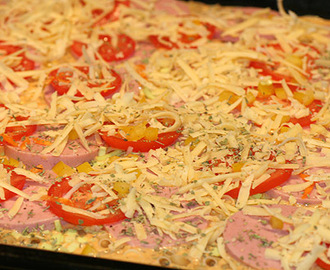 Makaronipizza med Falukorv & Tomatsås