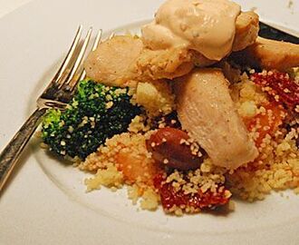 Couscous med vitlöksstekt kyckling