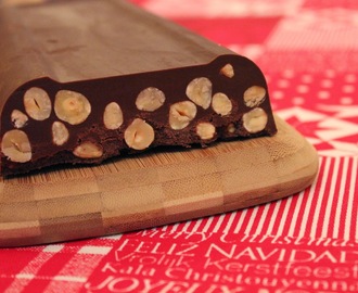 Chokladturrón med rostade hasselnötter