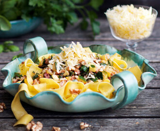 Pasta pancetta med valnötter och parmesan