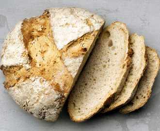 Glutenfritt enkelt lantbröd