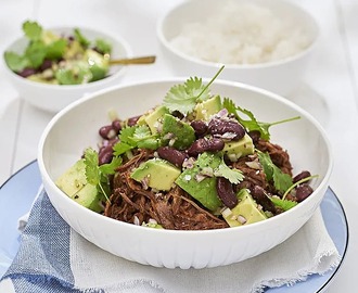 Pulled beef med avokado och bönsallad