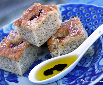 Focaccia - italienskt klassiskt bröd