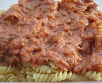 Krämig svamptomatsås till pasta