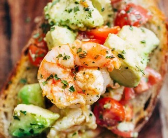 Shrimp Avocado Garlic Bread