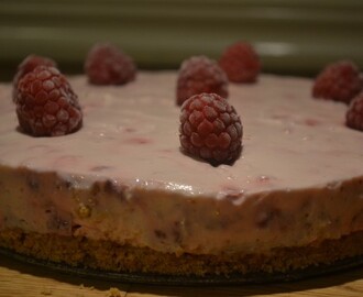 Halloncheesecake med vit choklad!