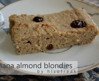 Banana almond blondies | Molly Olsson