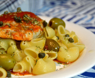 Vardagspasta med tomatsås, kapris & torsk