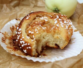 Äppelbullar med smörstekta äpplen och mandelmassa