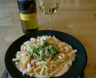 Pasta med hummersås, räkor och parmesanstekt sparris