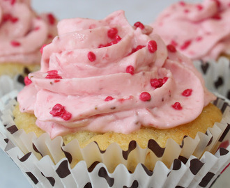 Rabarbercupcakes med jordgubbsfrosting