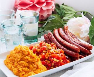 Grillad vegokorv med sötpotatismos och tomat- och majssalsa