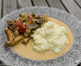 Höstgryta med fläskkött, kantareller och senap