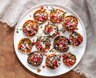 Grillad sötpotatis med chimichurri, fetaost och granatäpple