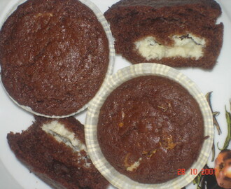 Chocolate cheesecake muffins