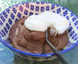 Snabb chokladmousse utan ägg, socker och mejeri