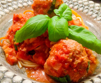 Frikadeller i tomatsås