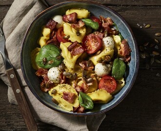 Tortellini med bacon och mozzarella