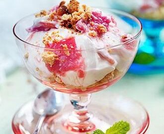 Rabarbertrifle med yoghurt