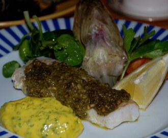 Pestoöverbakad torsk med färsk kronärtskocka med dijon- & persiljemajo