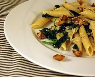 Krämig pasta med gorgonzola och valnötter