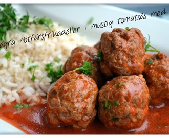 "Magra nötfärsfrikadeller i mustig tomatsås med ris" och lite kostpepp